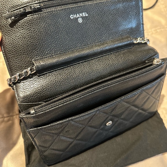 Chanel wallet on a chain - Picture 1 of 9